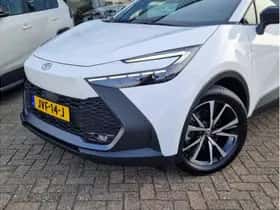 Toyota C-HR (2025) thumbnail 2