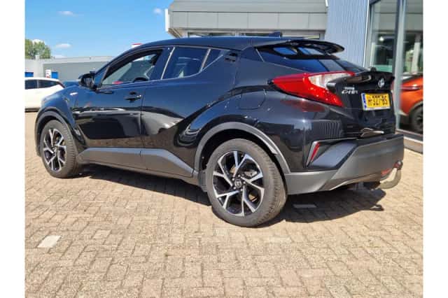 Toyota C-HR (2019) thumbnail 3