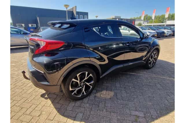 Toyota C-HR (2019) thumbnail 4