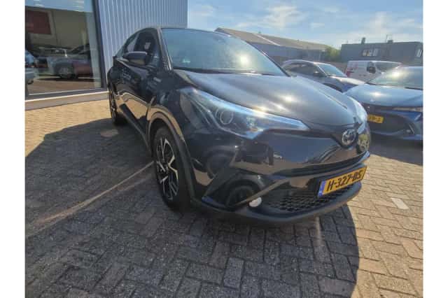 Toyota C-HR (2019) thumbnail 5