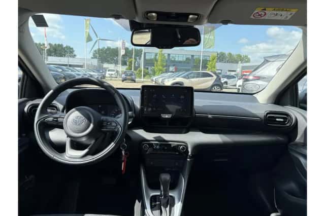 Toyota Yaris (2025) thumbnail 2