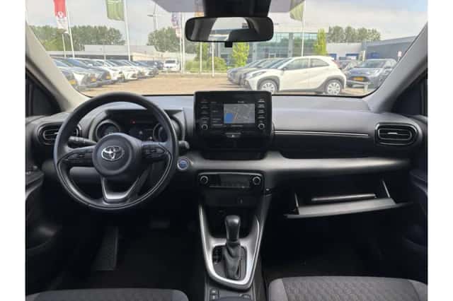 Toyota Yaris (2023) thumbnail 2