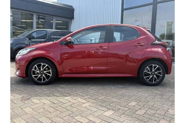 Toyota Yaris (2023) thumbnail 3