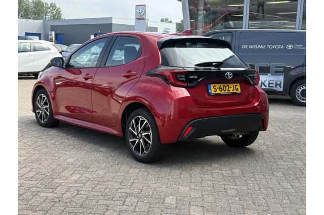 Toyota Yaris (2023) thumbnail 4