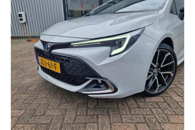 Toyota Corolla (2025) thumbnail 2