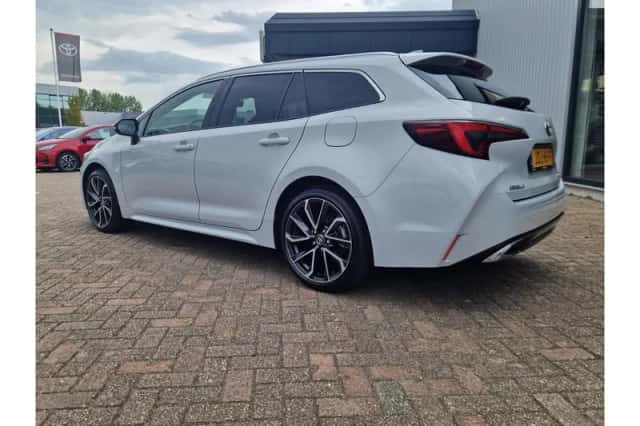 Toyota Corolla (2025) thumbnail 3