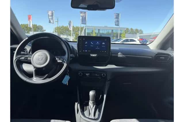 Toyota Yaris (2025) thumbnail 3