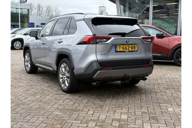 Toyota RAV4 (2021) thumbnail 4