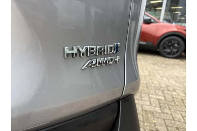 Toyota RAV4 (2021) thumbnail 5