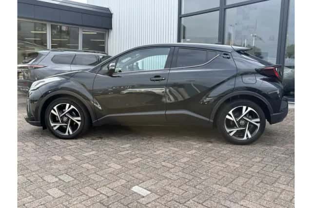 Toyota C-HR (2022) thumbnail 3