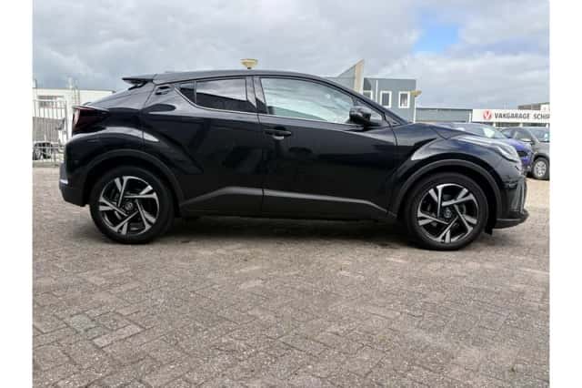 Toyota C-HR (2022) thumbnail 6