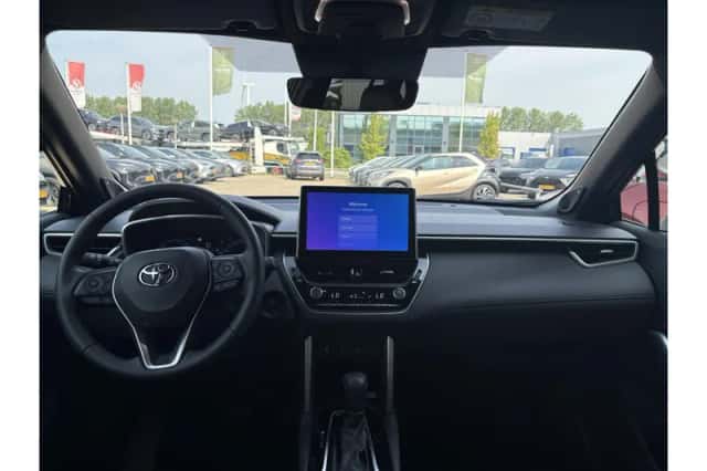 Toyota Corolla (2025) thumbnail 2
