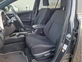 Toyota RAV4 (2018) thumbnail 14