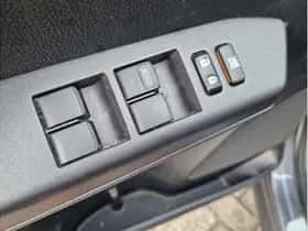 Toyota RAV4 (2018) thumbnail 15