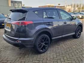 Toyota RAV4 (2018) thumbnail 5