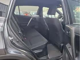 Toyota RAV4 (2018) thumbnail 9