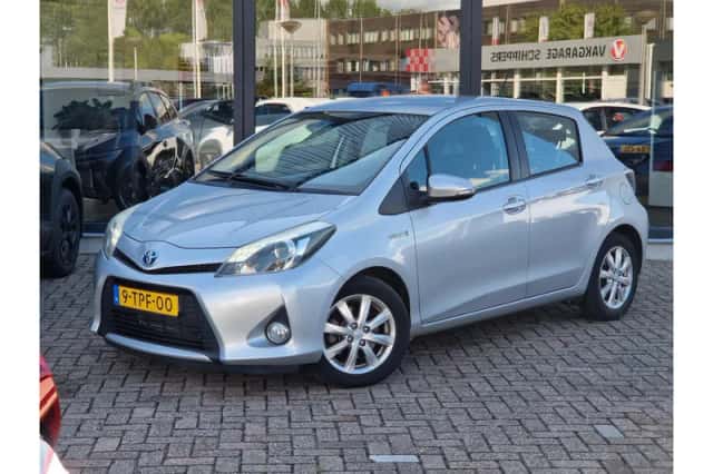 Toyota Yaris (2012) thumbnail 1