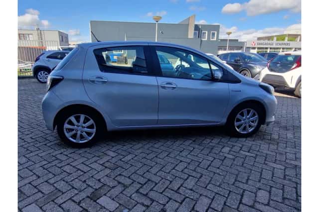 Toyota Yaris (2012) thumbnail 4