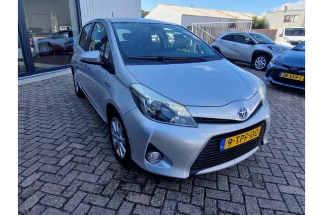 Toyota Yaris (2012) thumbnail 5