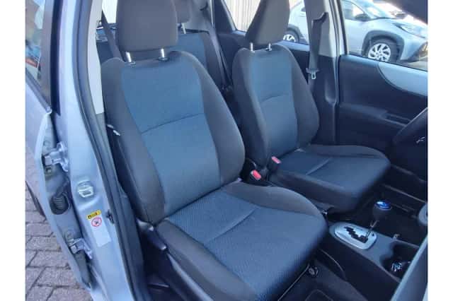 Toyota Yaris (2012) thumbnail 6