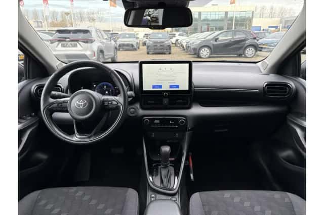 Toyota Yaris (2025) thumbnail 2
