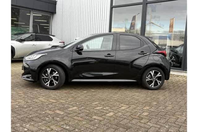 Toyota Yaris (2025) thumbnail 3