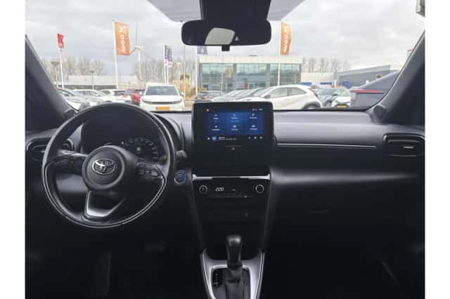 Toyota Yaris Cross (2023) thumbnail 2