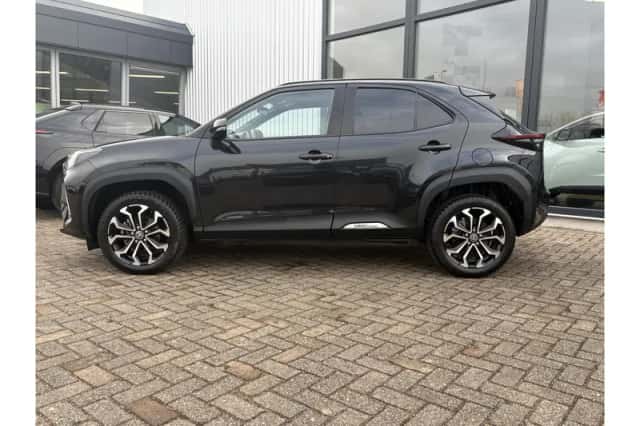Toyota Yaris Cross (2023) thumbnail 3