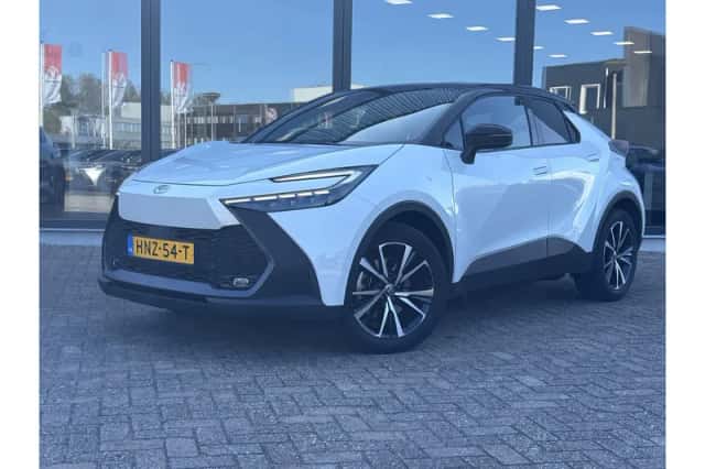 Toyota C-HR (2025) thumbnail 1