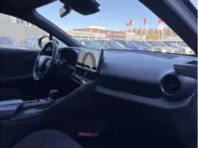 Toyota C-HR (2025) thumbnail 2