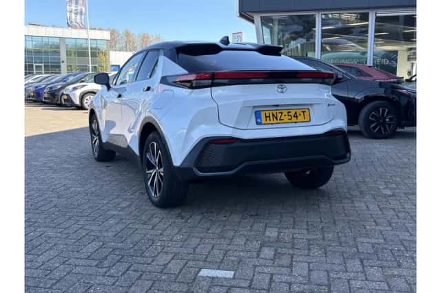 Toyota C-HR (2025) thumbnail 4
