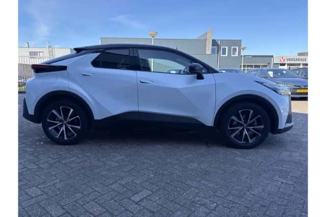 Toyota C-HR (2025) thumbnail 5
