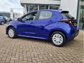 Toyota Yaris (2022) thumbnail 2