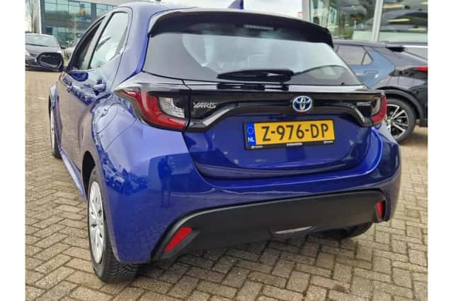 Toyota Yaris (2022) thumbnail 3