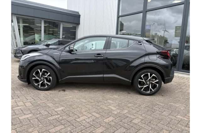 Toyota C-HR (2021) thumbnail 3