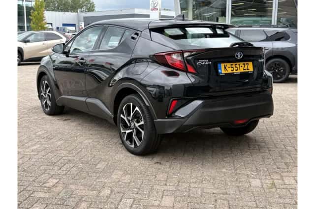 Toyota C-HR (2021) thumbnail 4