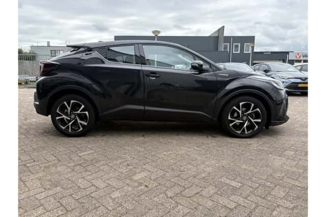 Toyota C-HR (2021) thumbnail 5