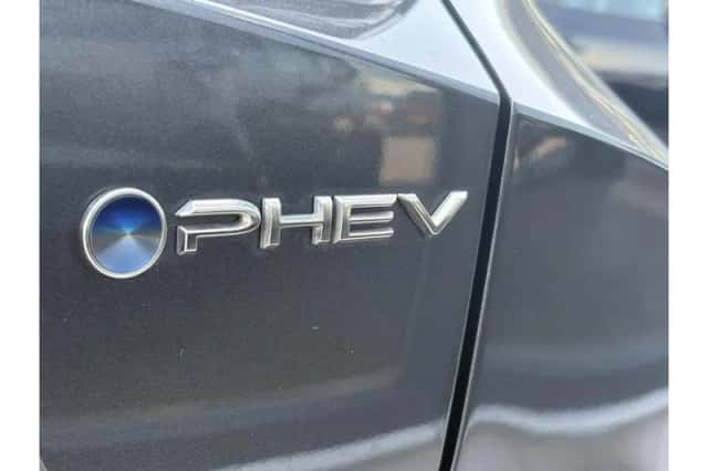 Toyota C-HR (2024) thumbnail 4