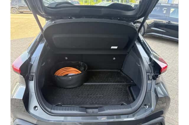 Toyota C-HR (2024) thumbnail 5