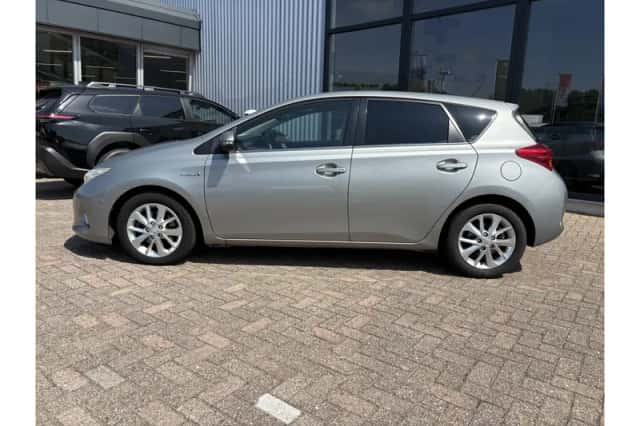 Toyota Auris (2014) thumbnail 3