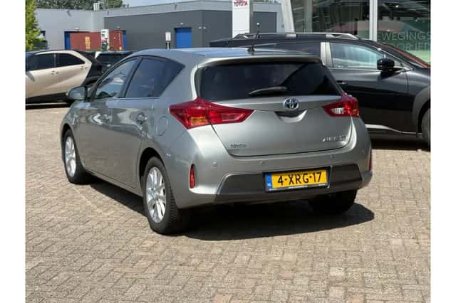 Toyota Auris (2014) thumbnail 4
