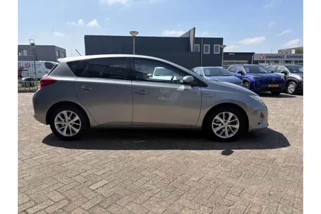 Toyota Auris (2014) thumbnail 5