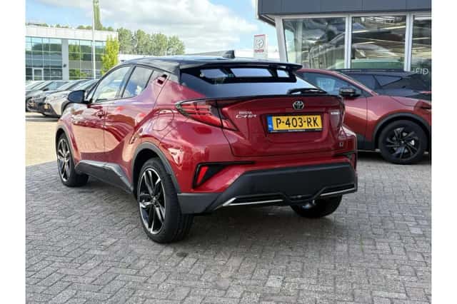 Toyota C-HR (2022) thumbnail 4