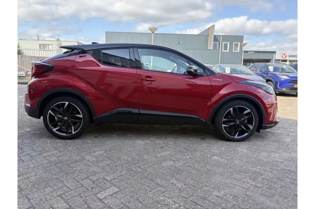 Toyota C-HR (2022) thumbnail 6