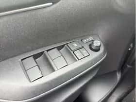 Toyota Yaris (2025) thumbnail 11