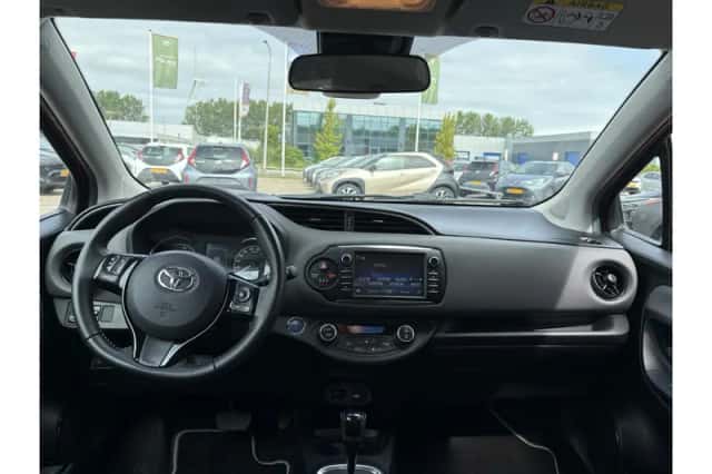 Toyota Yaris (2019) thumbnail 2