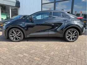Toyota C-HR (2024) thumbnail 2