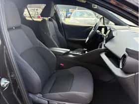 Toyota C-HR (2024) thumbnail 17