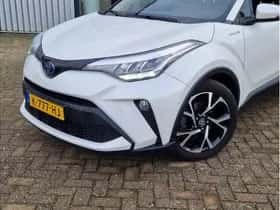 Toyota C-HR (2020) thumbnail 2