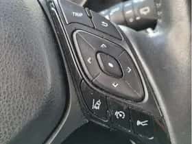 Toyota C-HR (2020) thumbnail 16